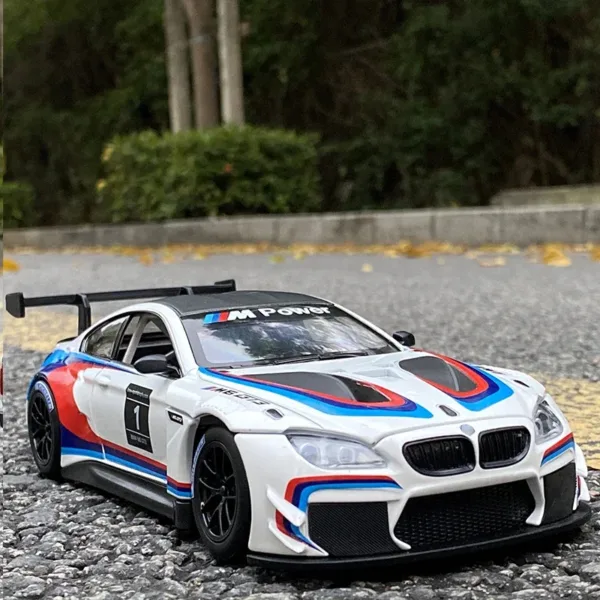 1:24 BMW M6 GT3 Alloy Diecast Model Car - Image 5