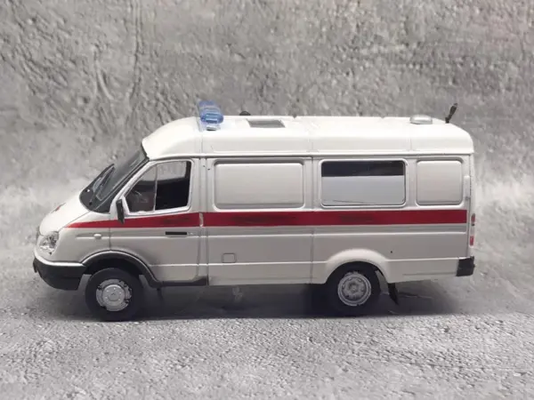 1/43 Scale Diecast Liaz Ambulance Model Car - Image 4