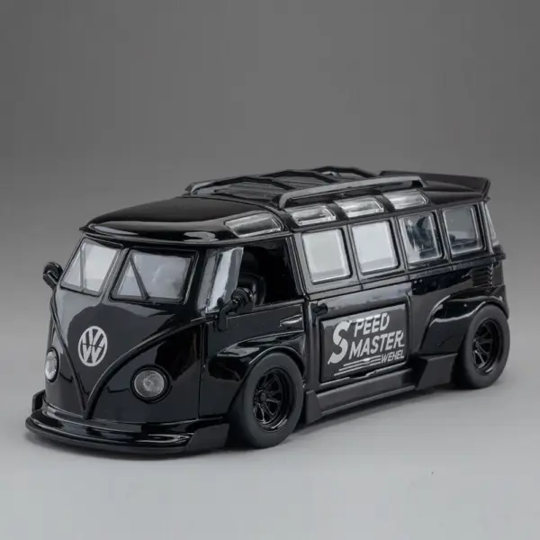 1:32 Scale T1 Diecast Bus Model with Lights - Image 8