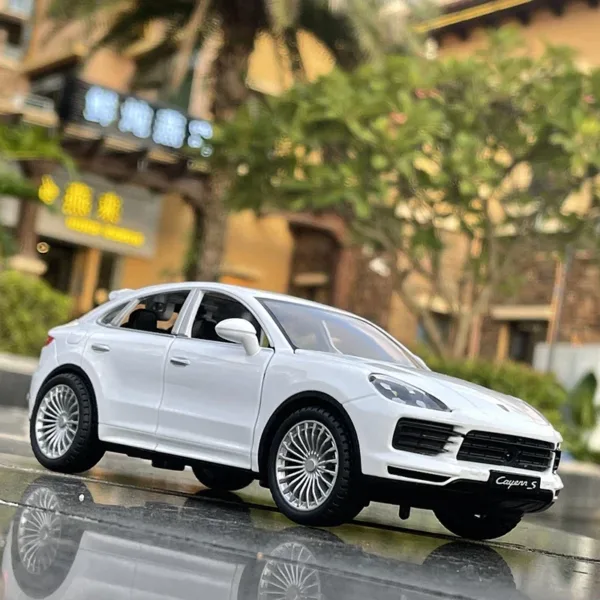 1:24 Porsche Cayenne S Turbo Diecast Model - Image 3