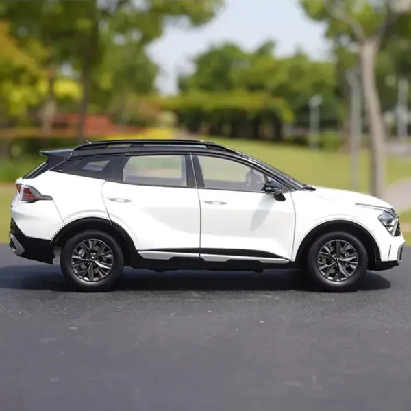 Diecast 1:18 KIA Sportage SUV Model Toy - Image 3