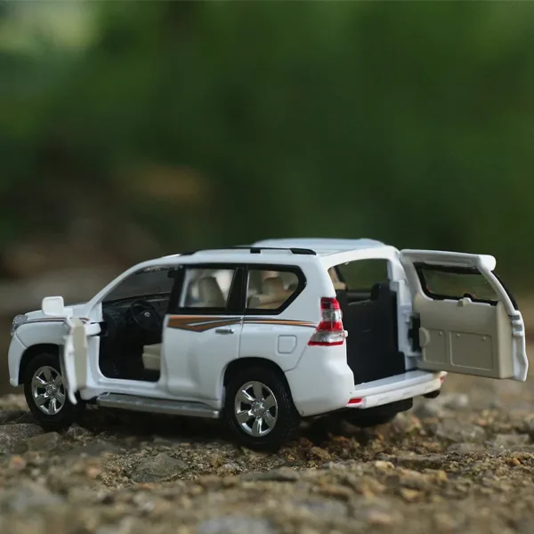 1/32 Toyota Land Cruiser Prado Diecast Model - Image 5