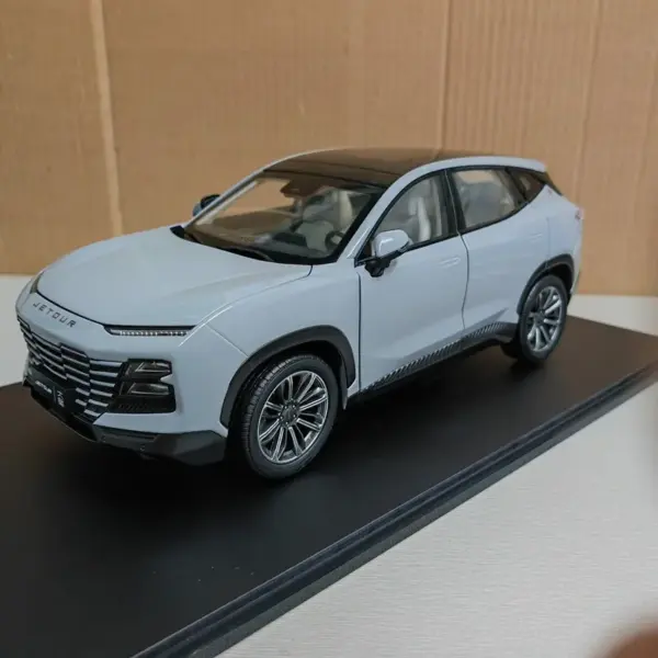 1:18 Scale Diecast Chery JETOUR SUV Model - Image 6