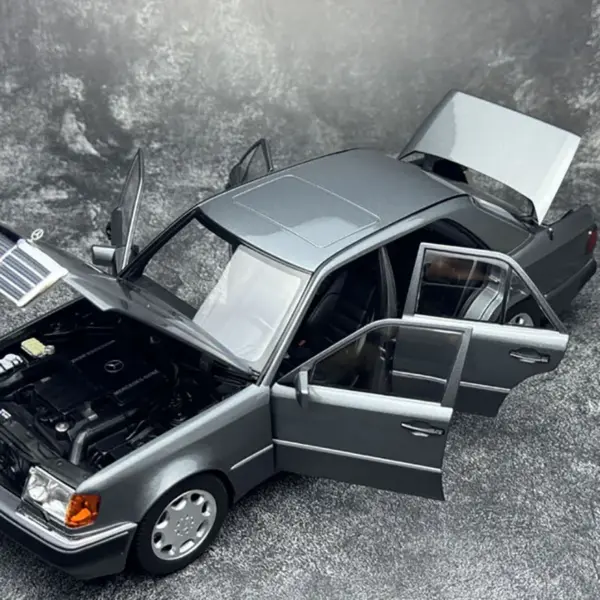 1:18 Scale Diecast Mercedes-Benz 500E Model - Image 6