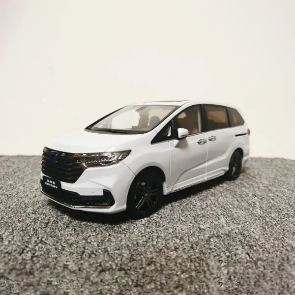 1:18 Scale 2022 ODYSSEY Diecast Car Model - Image 6