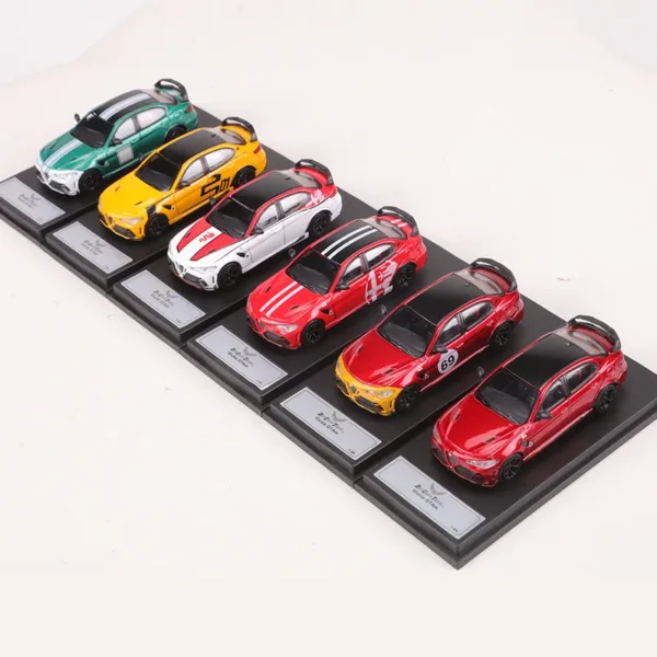 Alfa Romeo Giulia GTAm 1:64 Diecast Model Car