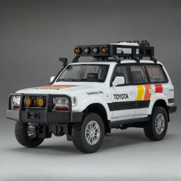 1:24 Land Cruiser LC80 Diecast Model Car - Image 8