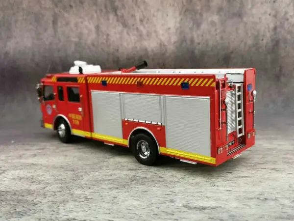 1:43 Scale Diecast Fire Truck Model Collectible - Image 2