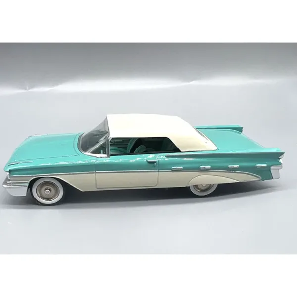 1:43 Scale Diecast Pontiac Bonneville Model - Image 2