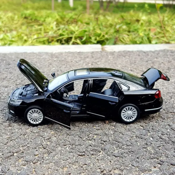 1:32 Passat Alloy Diecast Car Model - Image 5