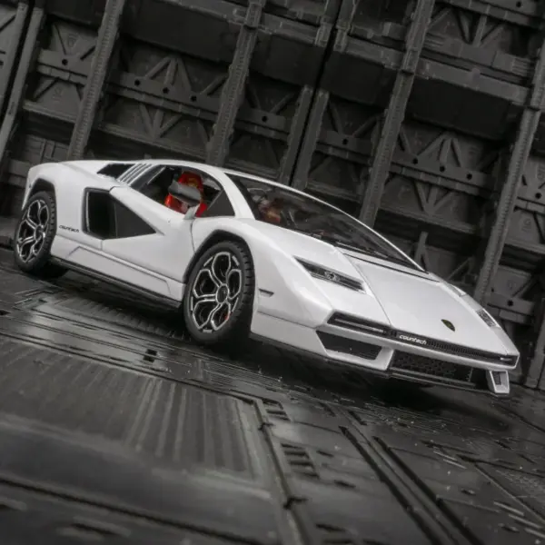 1:24 Lamborghini Countach Diecast Model Car - Image 2