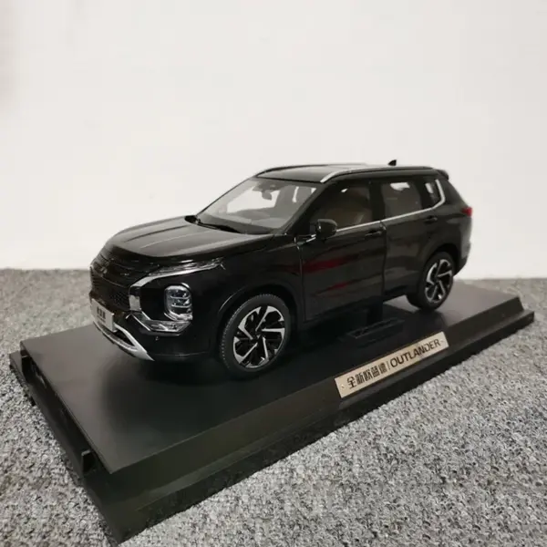 1:18 Scale OUTLANDER 2023 Diecast SUV Model - Image 7