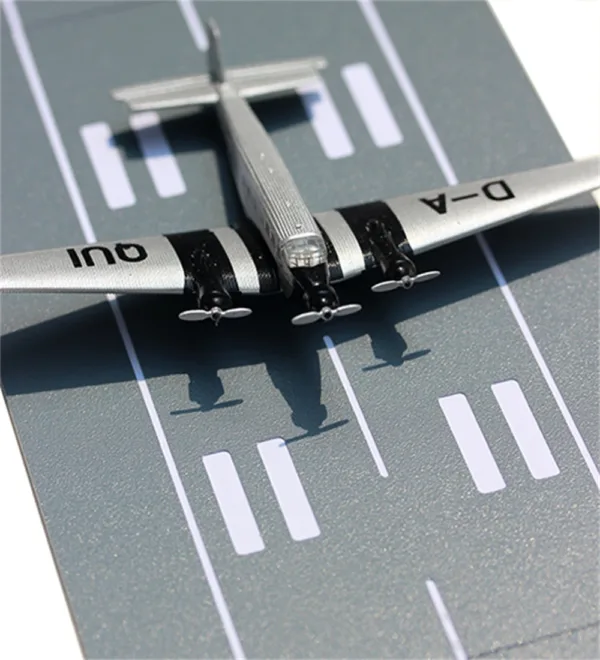 Miniature Passenger Aircraft Runway Model 1:1000 - Image 6