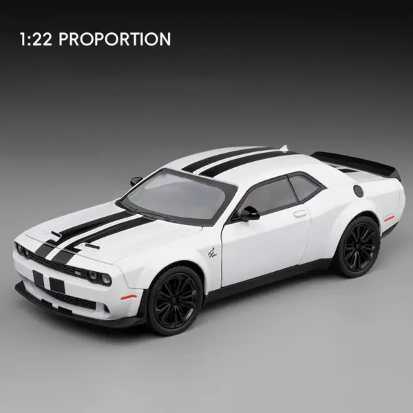 1:24 Dodge Challenger Hellcat Alloy Model Car - Image 7