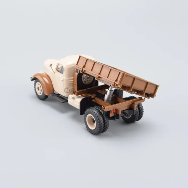 1:43 Scale KAZ-600V Diecast Construction Truck - Image 5