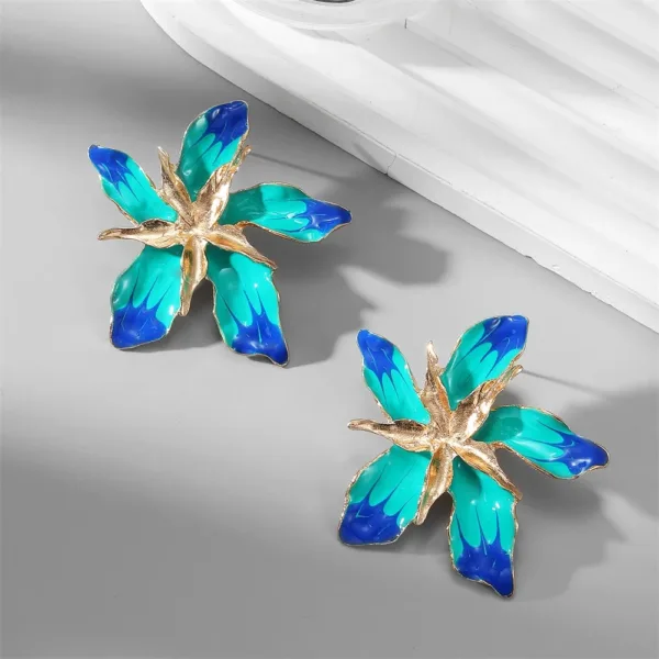 Vintage Gold Flower Statement Stud Earrings - Image 4