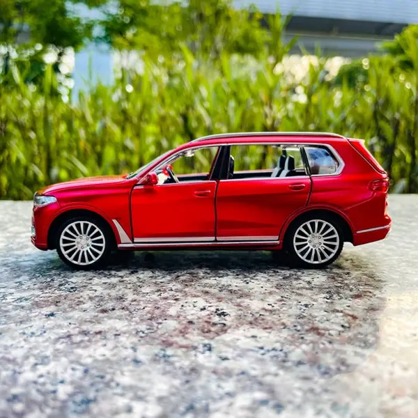 1:32 BMW X7 Diecast Toy Car with Sound - Image 3