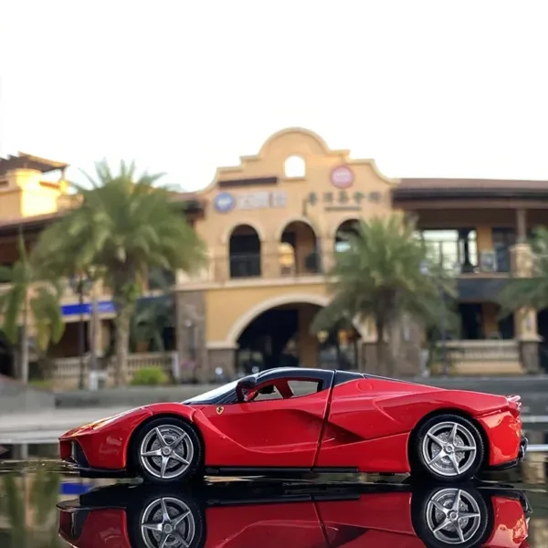 1:32 Scale Ferrari Laferrari Diecast Model Car - Image 4