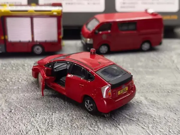 1/64 Scale Fire Rescue Vehicle Toy Set - Image 5
