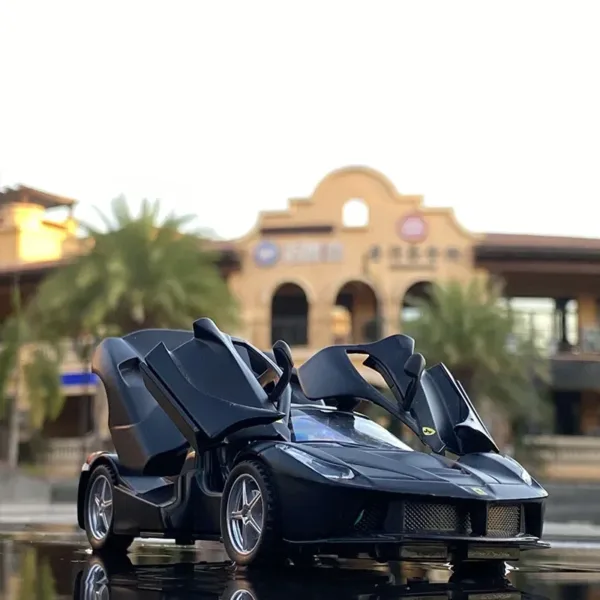 1:32 Scale Ferrari Laferrari Diecast Model Car - Image 5