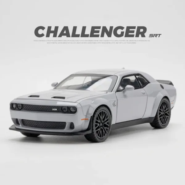 1:32 Scale Challenger Hellcat Diecast Toy Car - Image 7