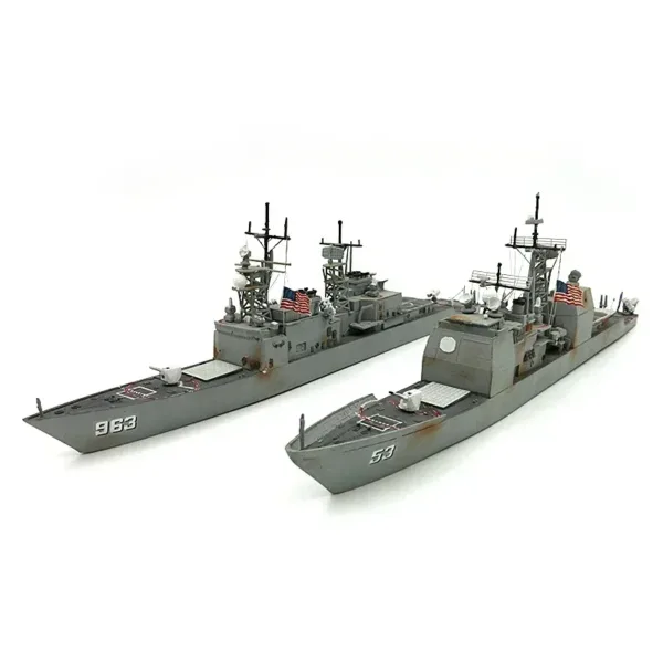 1/700 Scale U.S. Guided Missile Cruiser Model