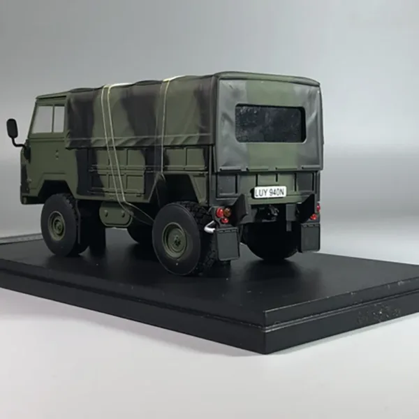 1:43 Scale Land Rover 101 Model Toy - Image 3