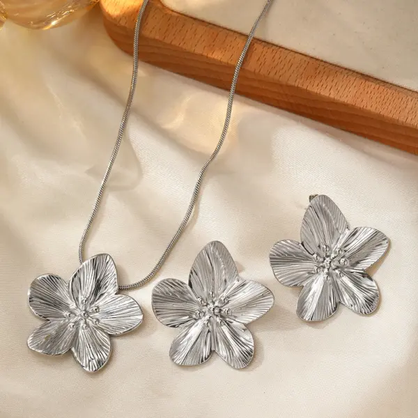 Stainless Steel Vintage Flower Jewelry Set - Image 5