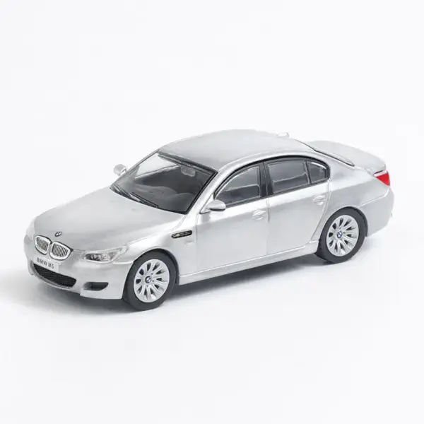 1:64 Scale Alloy M5 E60 Model Car - Image 8