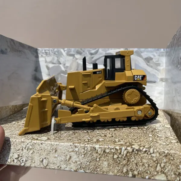 CAT D11T Bulldozer & 390D Excavator Model - Image 7