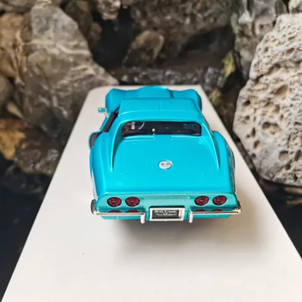 1/24 Scale 1969 Corvette Stingray Model Car - Image 6