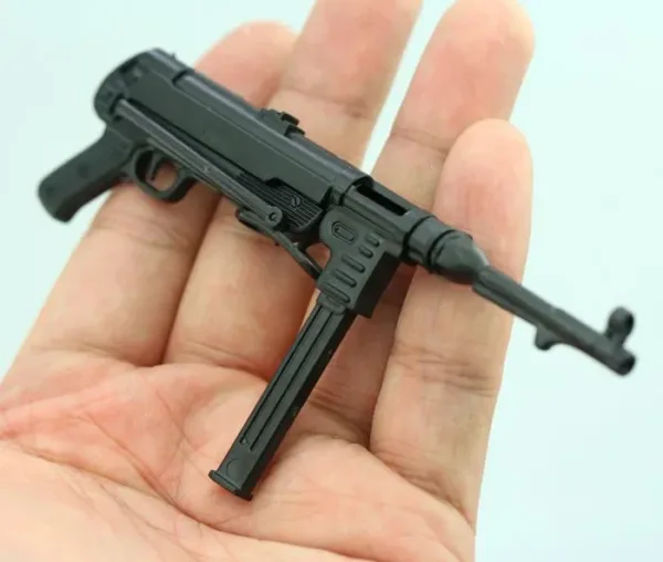 1:6 Scale MP40 Submachine Gun Model