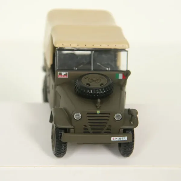 1/43 Scale Alfa Romeo Carabinieri Jeep Model - Image 2