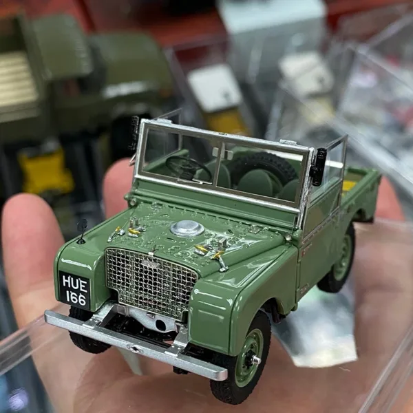 1/43 Scale Land Rover Defender Diecast Model