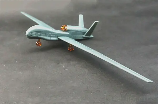 RQ-4A Global Hawk UAV Plastic Model Kit - Image 5