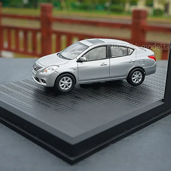 1:43 Scale Nissan Sunny Diecast Car Model - Image 3