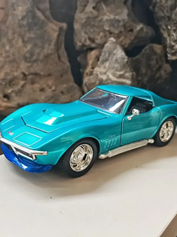 1/24 Scale 1969 Corvette Stingray Model Car - Image 8