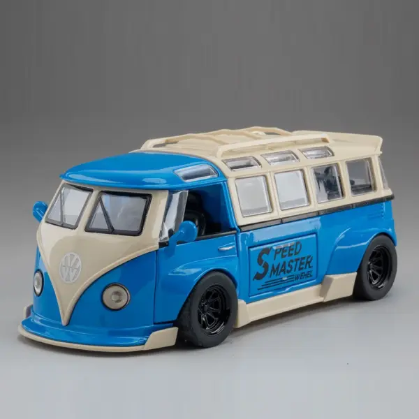 1:32 Scale T1 Diecast Bus Model with Lights - Image 9