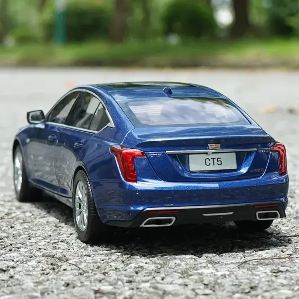 1:18 Scale Diecast Cadillac CT5 Model Car - Image 4