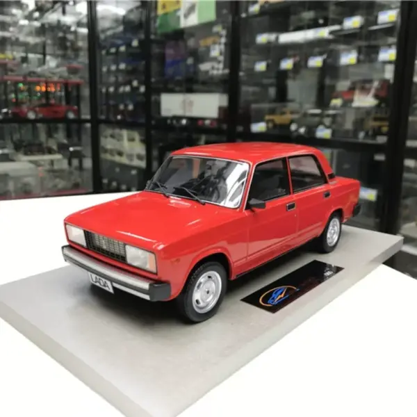 1/18 Scale LADA 2105 Diecast Model Car - Image 3