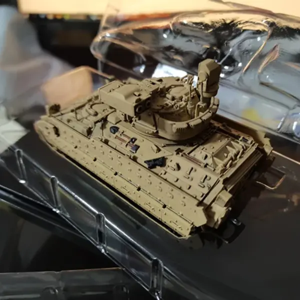 1/72 M2A3 Bradley Tank Model Desert Yellow - Image 2