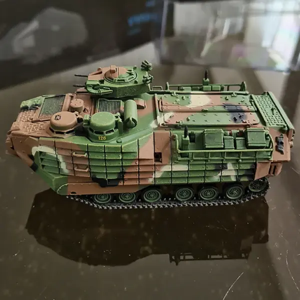 1/72 Korean AAVP-7A1 Amphibious Personnel Carrier Model - Image 2