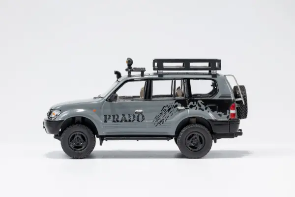 1/64 Diecast Prado 90 Model Car with Case - Image 3