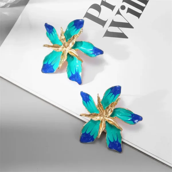 Vintage Gold Flower Statement Stud Earrings - Image 5