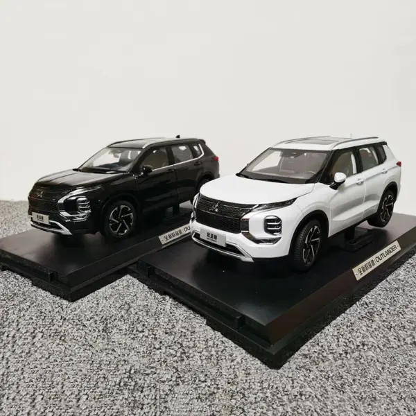 1:18 Scale OUTLANDER 2023 Diecast SUV Model