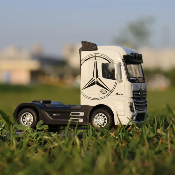 1/50 Diecast Alloy Transport Truck Toy Model - Image 8