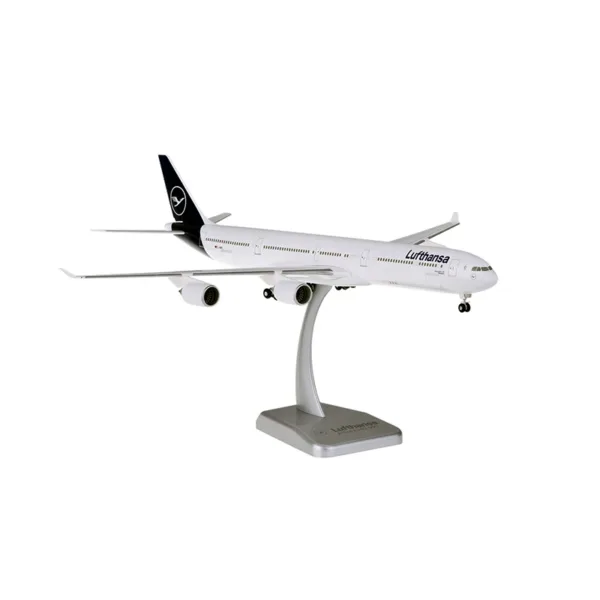 1:200 Scale A340-600 Lufthansa Model Airplane - Image 7