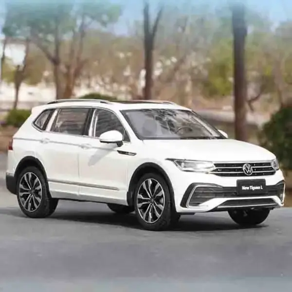 1:18 Scale 2022 TIGUAN L Diecast Model Car