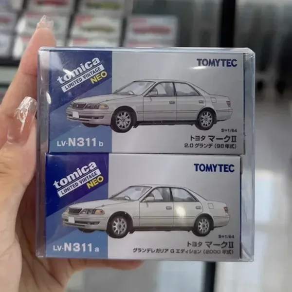 Toyota Mark II Diecast Model 1:64 by Takara Tomy - Image 6