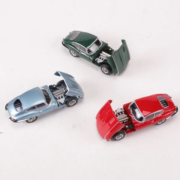 1961 Jaguar E-TYPE 1:64 Diecast Model Car - Image 5